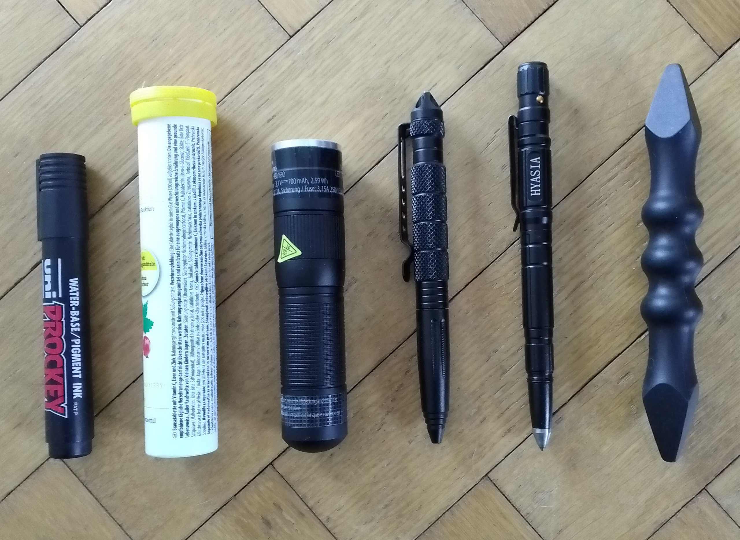 Tactical Pen im Größenvergleich