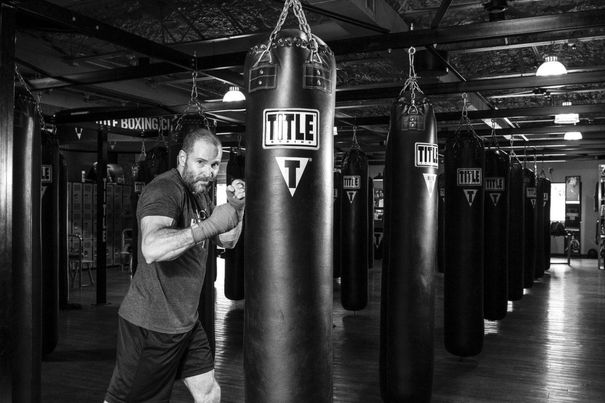 Boxtraining am Sandsack, effektives Training für zu Hause