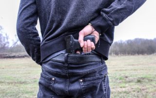 Waffen zur Selbstverteidigung? Pro und Contra